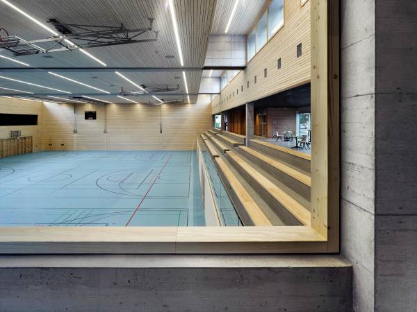 Neubau aus forsteigenem Holz